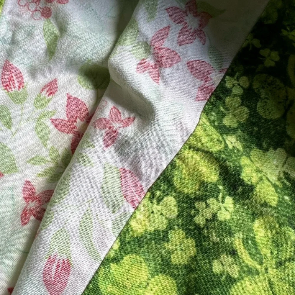 Vintage St. Patricks Day Green & Red Clover 🍀 Floral Cotton Pillowcase
